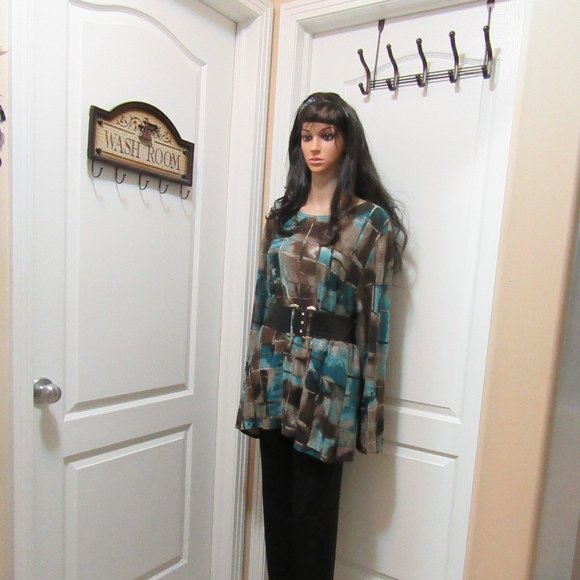 New Ladies Top please refer to description measurements - Picture 14 of 16